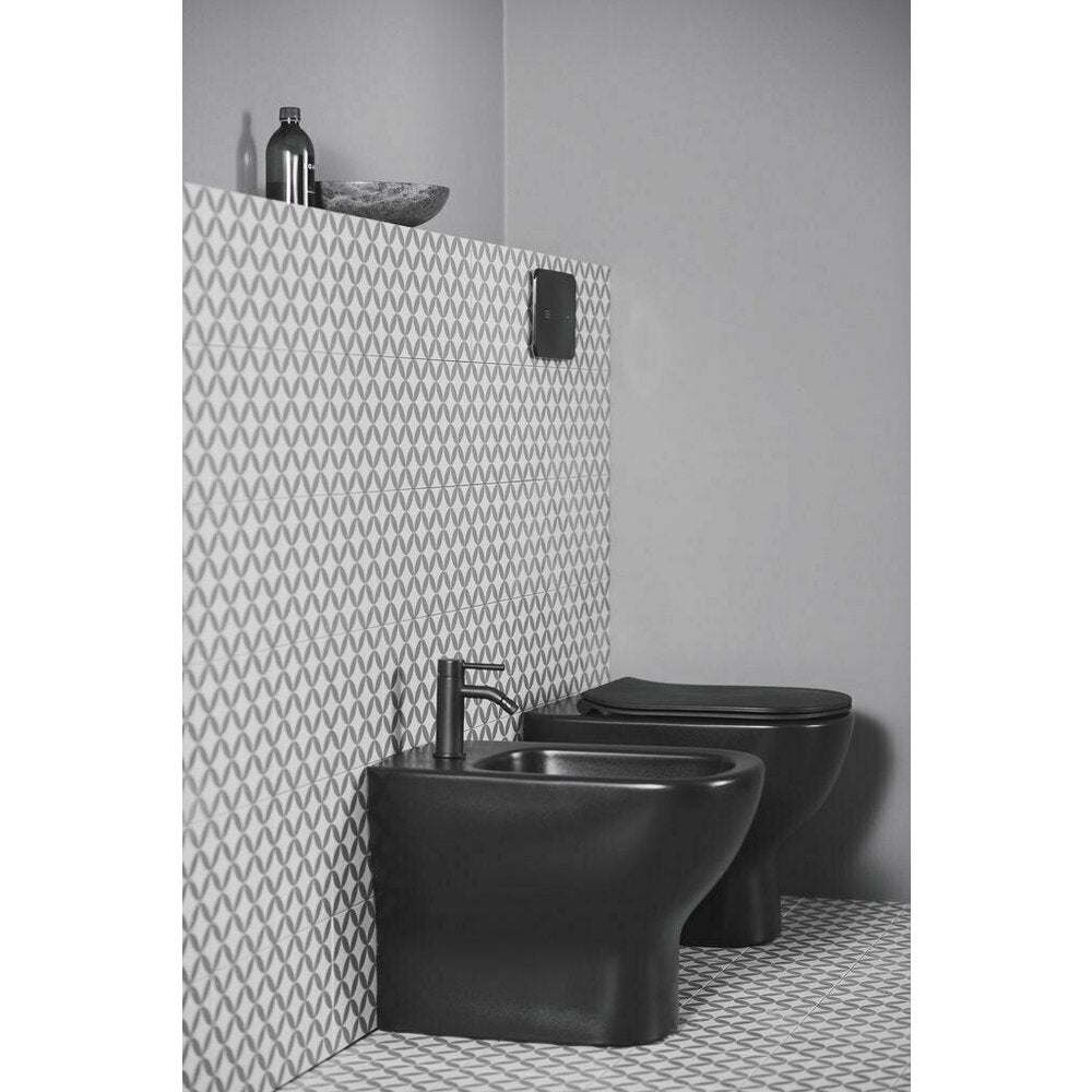 Черен матов подов бидeу Ideal Standard Tesi back-to-wall