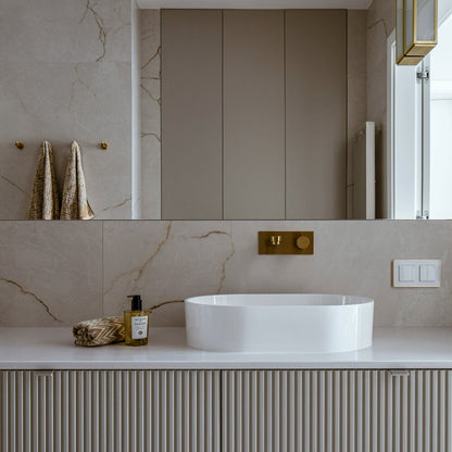 Countertop Sink Package Omnires Ovo M+ White 55 cm, Rea Lungo Black Faucet and Click-Clack D Black Sink Drain