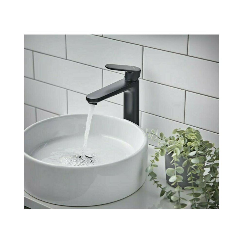 Мивка за плот Rea Amelia бяла 48 см, смесител Hansgrohe Vernis Blend черен и клапан Click-Clack черен