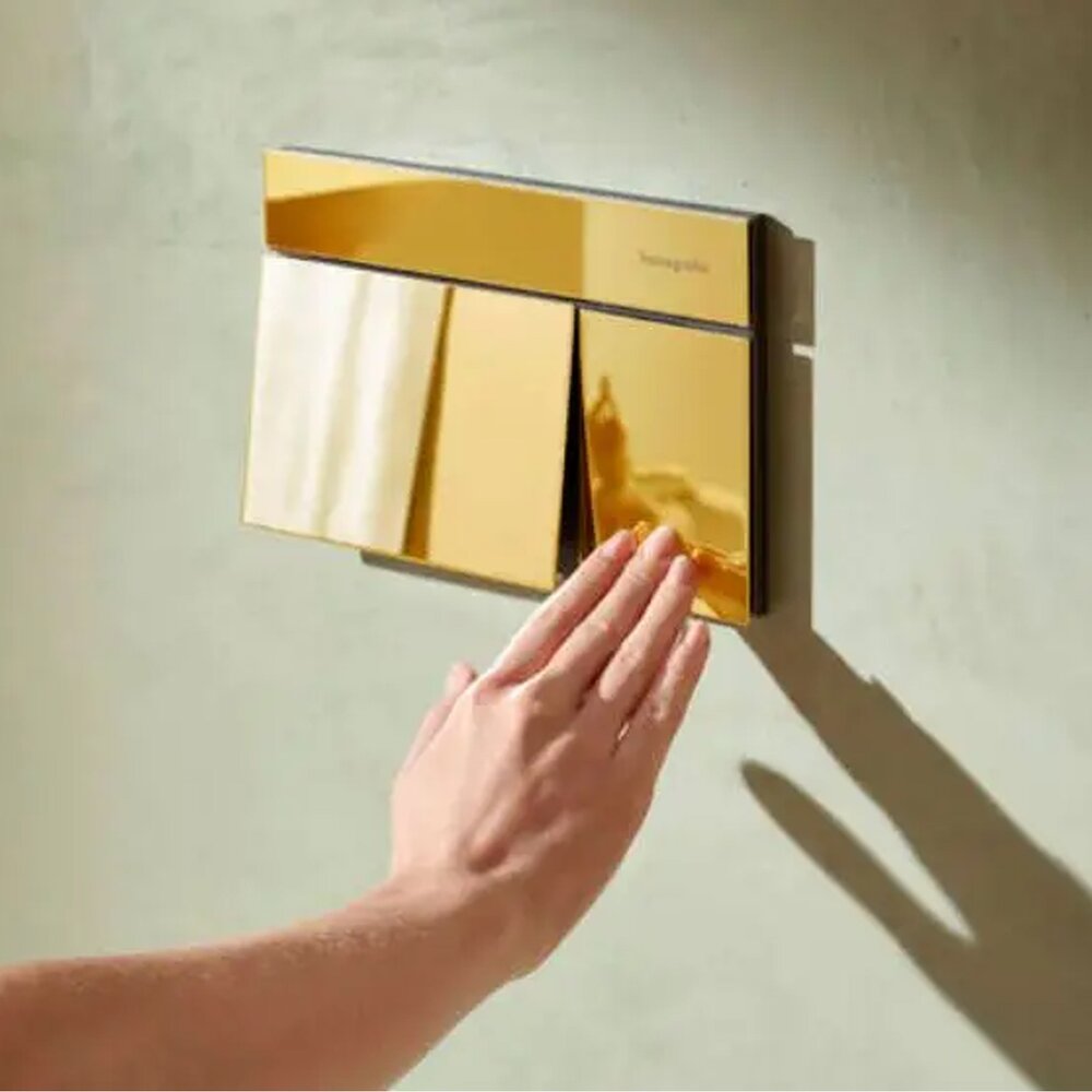 Вградена резервоар Hansgrohe iFrame 112 cm за окачена тоалетна и бутон iFrame Element E в лъскаво злато